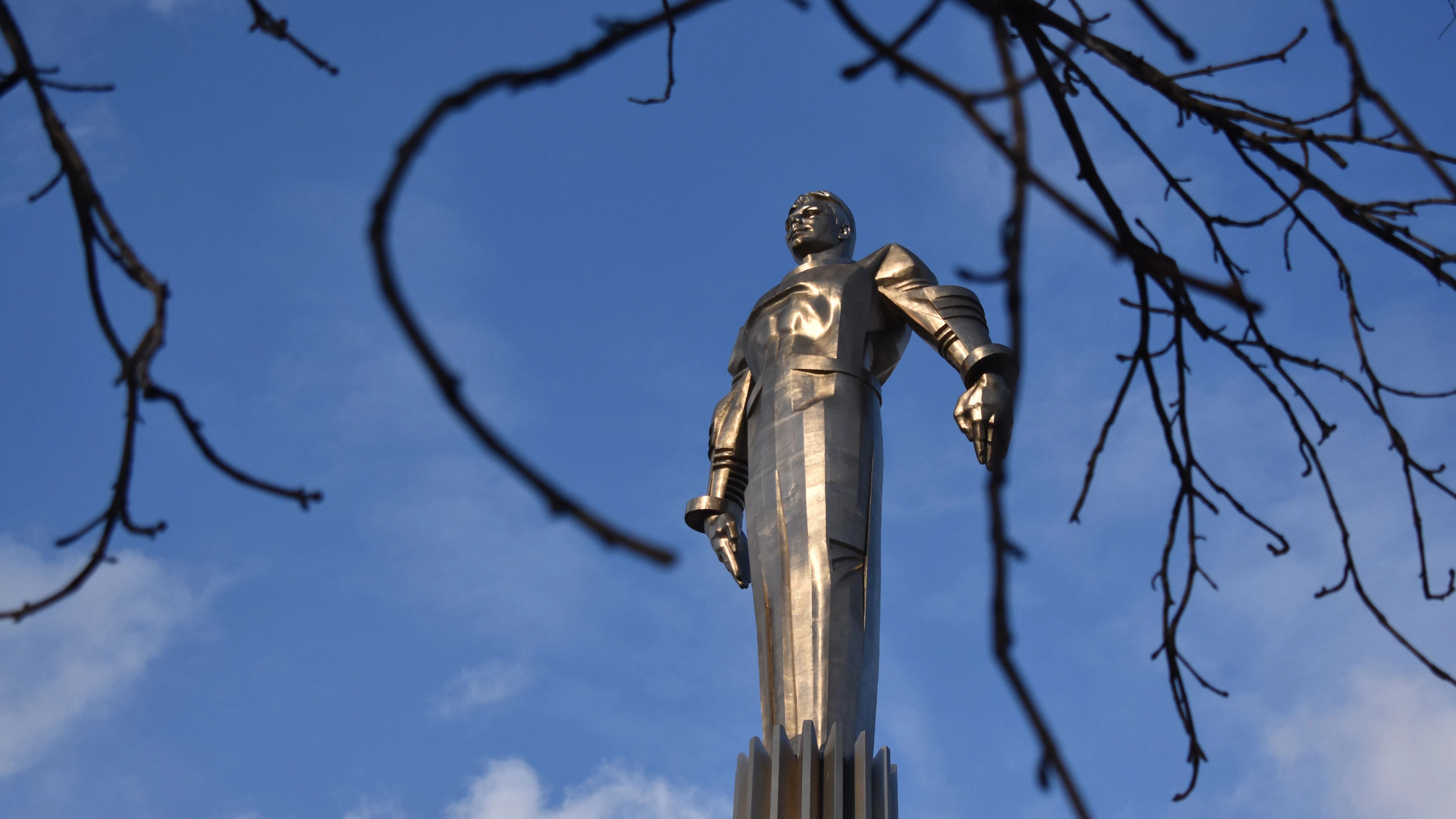 Ein riesiges Denkmal in der russischen Hauptstadt Moskau erinnert an den sowjetischen Kosmonauten Juri Gagarin.&nbsp;