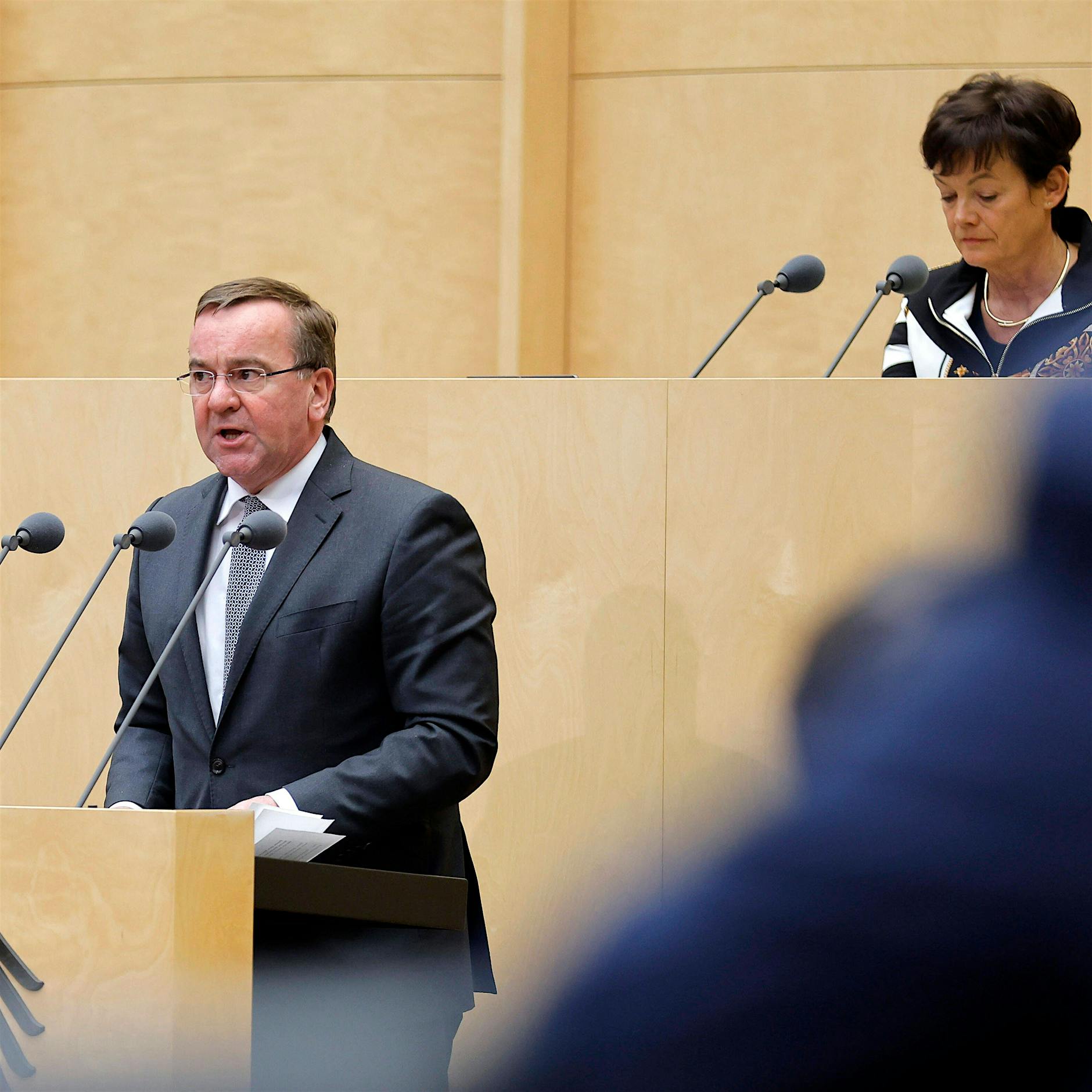 Merkels Corona-Notbremse: Berliner lehnen Ausgangssperre ab