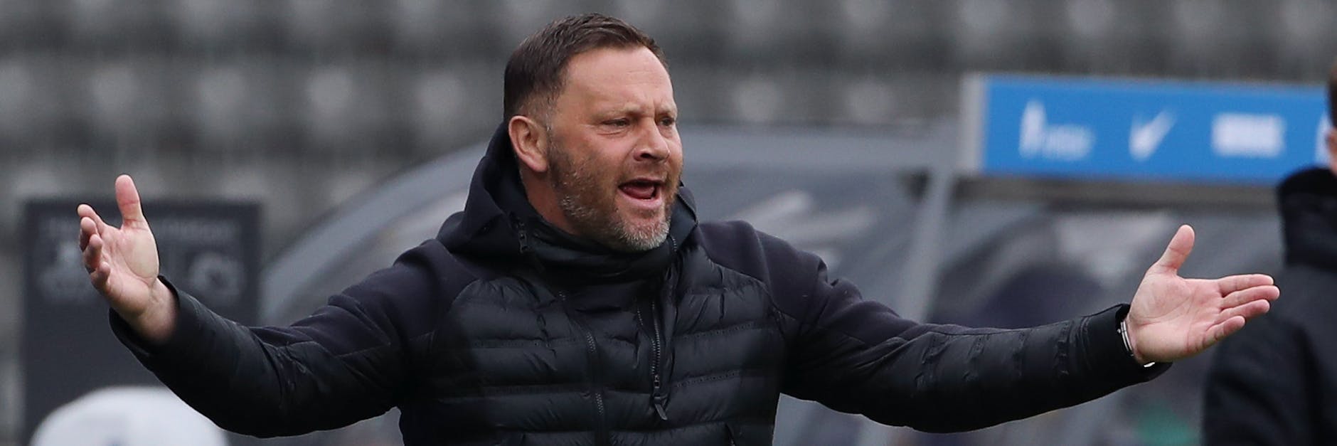 Hertha-Trainer Pal Dardai ärgerte sich über das Chaos in der ersten Halbzeit gegen Mönchengladbach und fordert, dass alle an einem Strang ziehen.