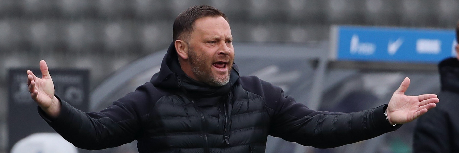 Hertha-Trainer Pal Dardai ärgerte sich über das Chaos in der ersten Halbzeit gegen Mönchengladbach und fordert, dass alle an einem Strang ziehen.