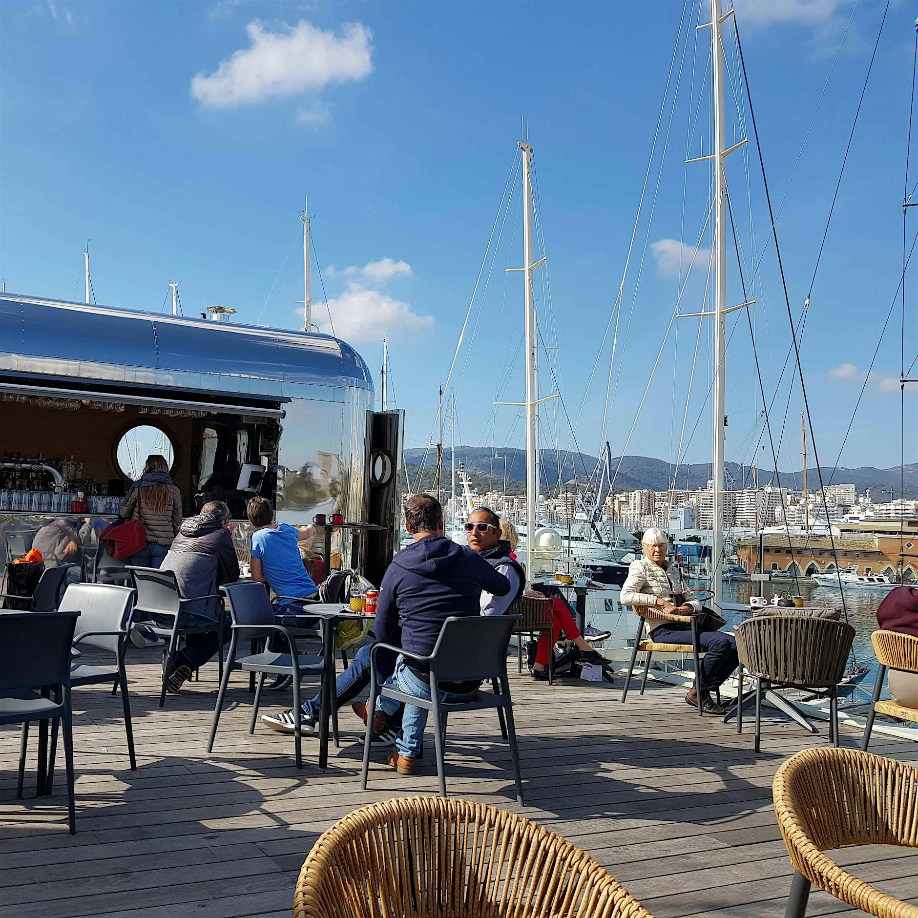 Pro und Contra: Sollten Geimpfte ihre Grundrechte zurückbekommen?