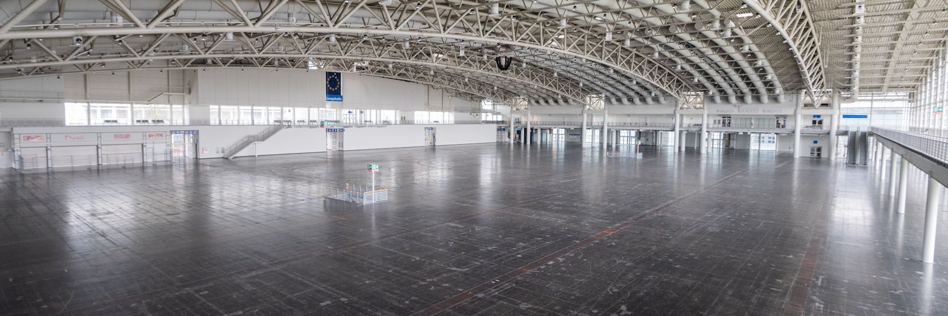 Die Ausstellungshallen in Hannover sind gähnend leer, die 1800 beteiligten Unternehmen und die Veranstaltungen sind über ein Online-Portal der Messe verbunden.