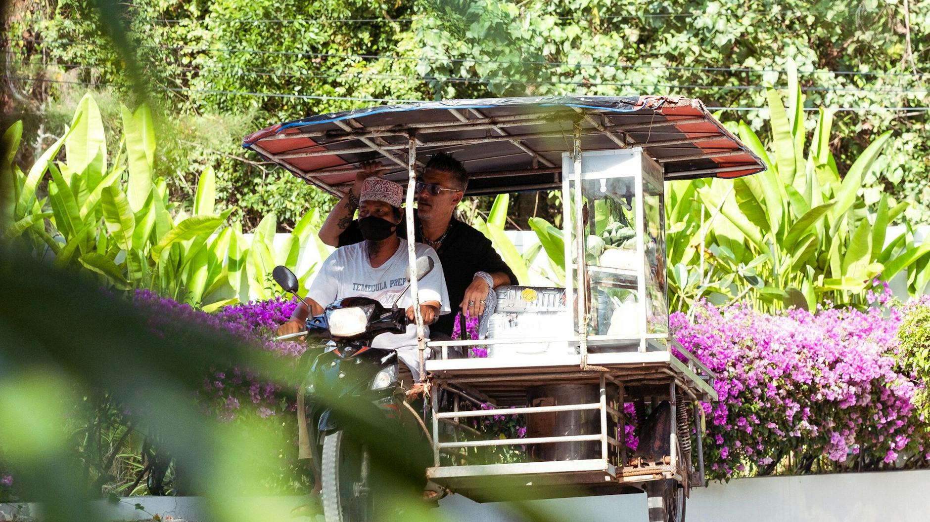 Kam stilecht mit dem Imbisswagen: Currywurstmann Chris Töpperwien.