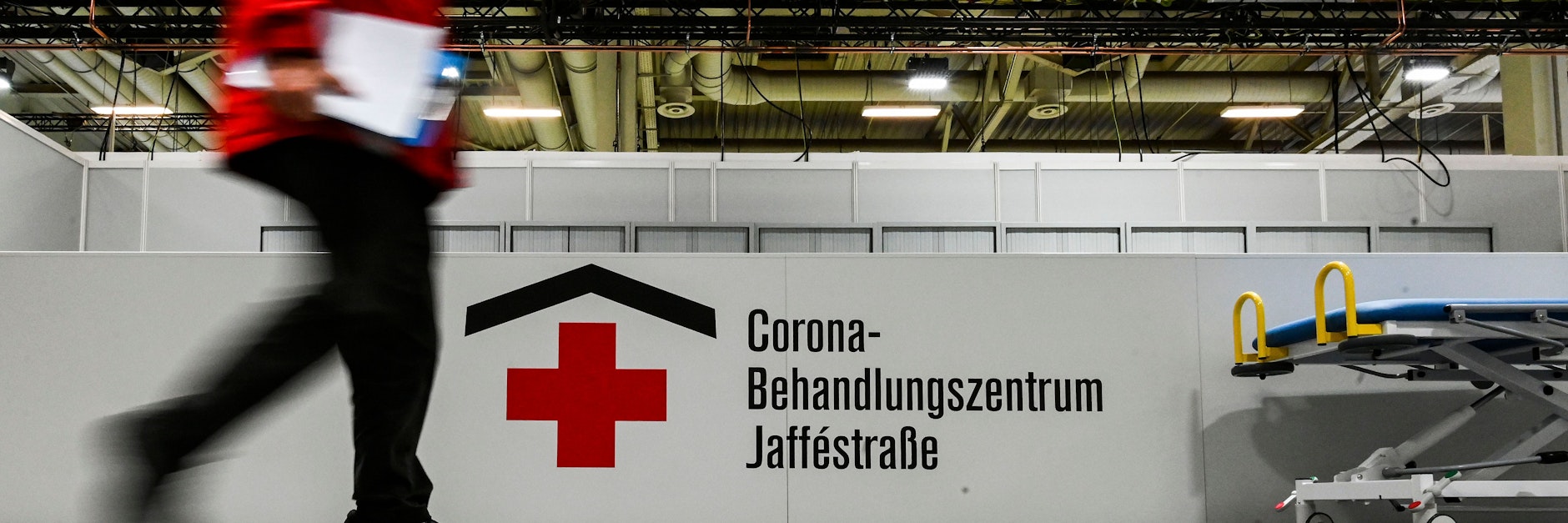 Vor einem Jahr wurde das Corona-Spezialkrankenhaus auf dem Messegelände fertig. Nun könnte sein Einsatz kommen.