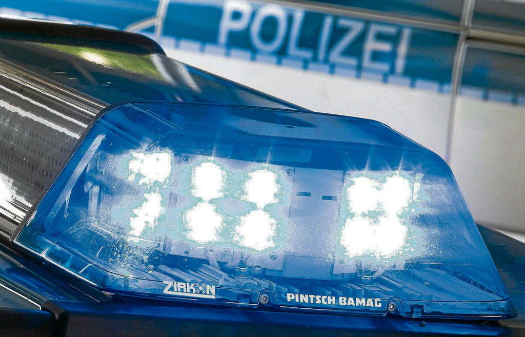 Verfolgungsjagd durch Berlin: Kokstaxi durchbricht Polizeisperre