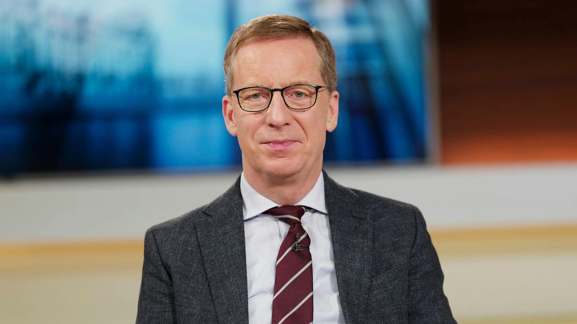 Michael Hüther, Direktor des Instituts der deutschen Wirtschaft, ist dafür, die Corona-Schulden langsamer als bisher vorgesehen zurückzahlen. Eine „Reichensteuer“ lehnt er ab.