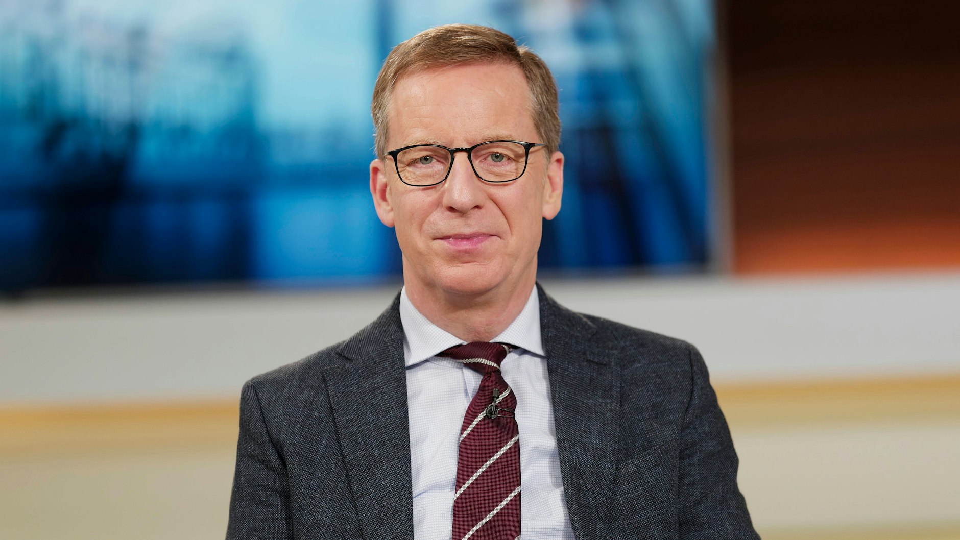 Michael Hüther, Direktor des Instituts der deutschen Wirtschaft, ist dafür, die Corona-Schulden langsamer als bisher vorgesehen zurückzahlen. Eine „Reichensteuer“ lehnt er ab.