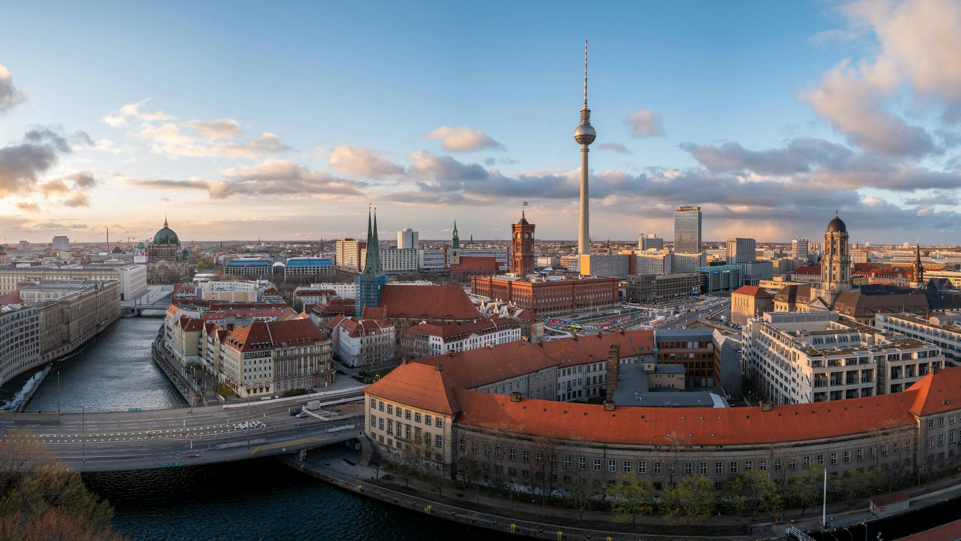 Bisher war die aktuelle, am 2. April in Kraft getretene Verordnung zur Pandemiebekämpfung bis einschließlich Sonntag (18. April) befristet. Der Lockdown wird nun bis Anfang Mai verlängert.