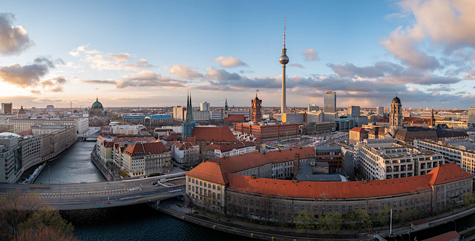 Bisher war die aktuelle, am 2. April in Kraft getretene Verordnung zur Pandemiebekämpfung bis einschließlich Sonntag (18. April) befristet. Der Lockdown wird nun bis Anfang Mai verlängert.