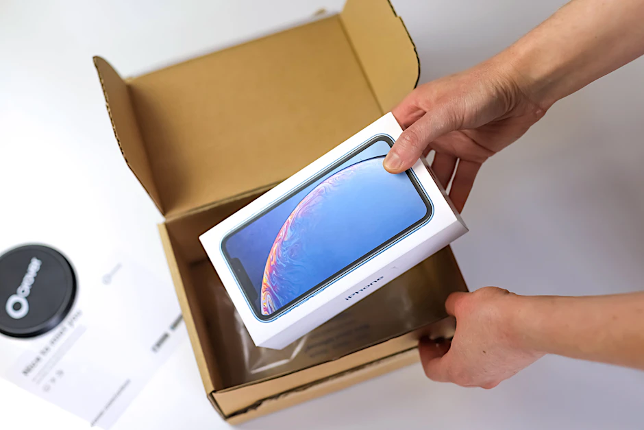 Wer ein Smartphone nur eine gewisse Zeit besitzen möchte, kann es bei Grover mieten. Ein iPhone 12 (256GB) kostet monatlich knapp 70 Euro.