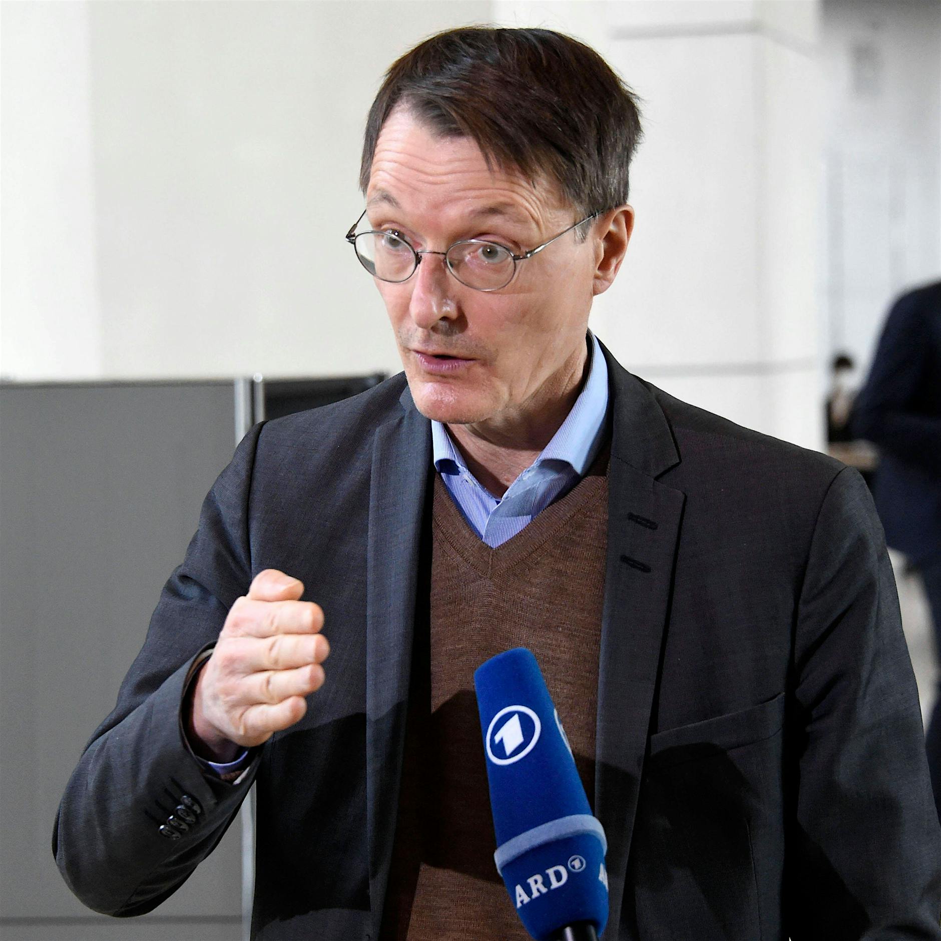 Lauterbach auf Twitter: Bundesländer müssen Notbremse sofort umsetzen