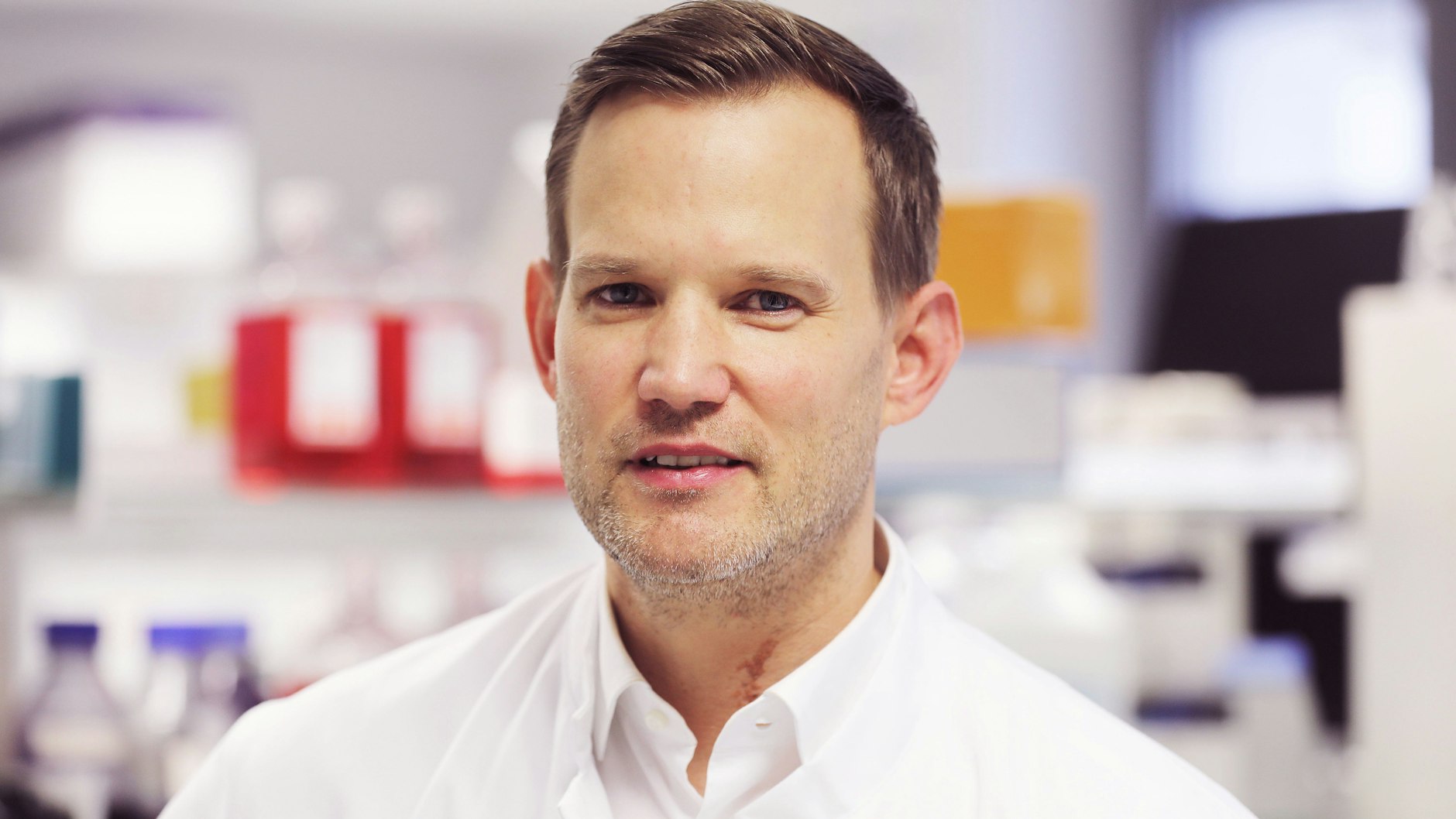 Der Bonner Virologe Hendrik Streeck legt sich mit Karl Lauterbach an.