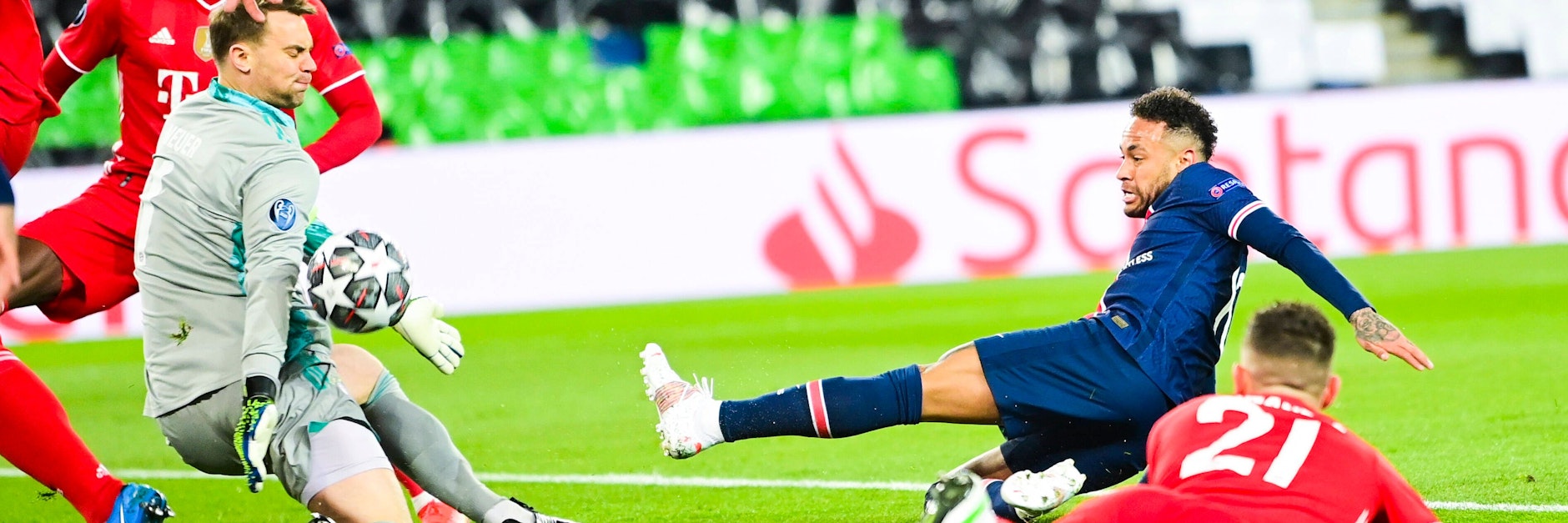 Neymar (r.) blieb zwar trotz zahlreicher Großchancen ohne Treffer, konnte sich mit Paris aber dennoch gegen den FC Bayern München durchsetzen.