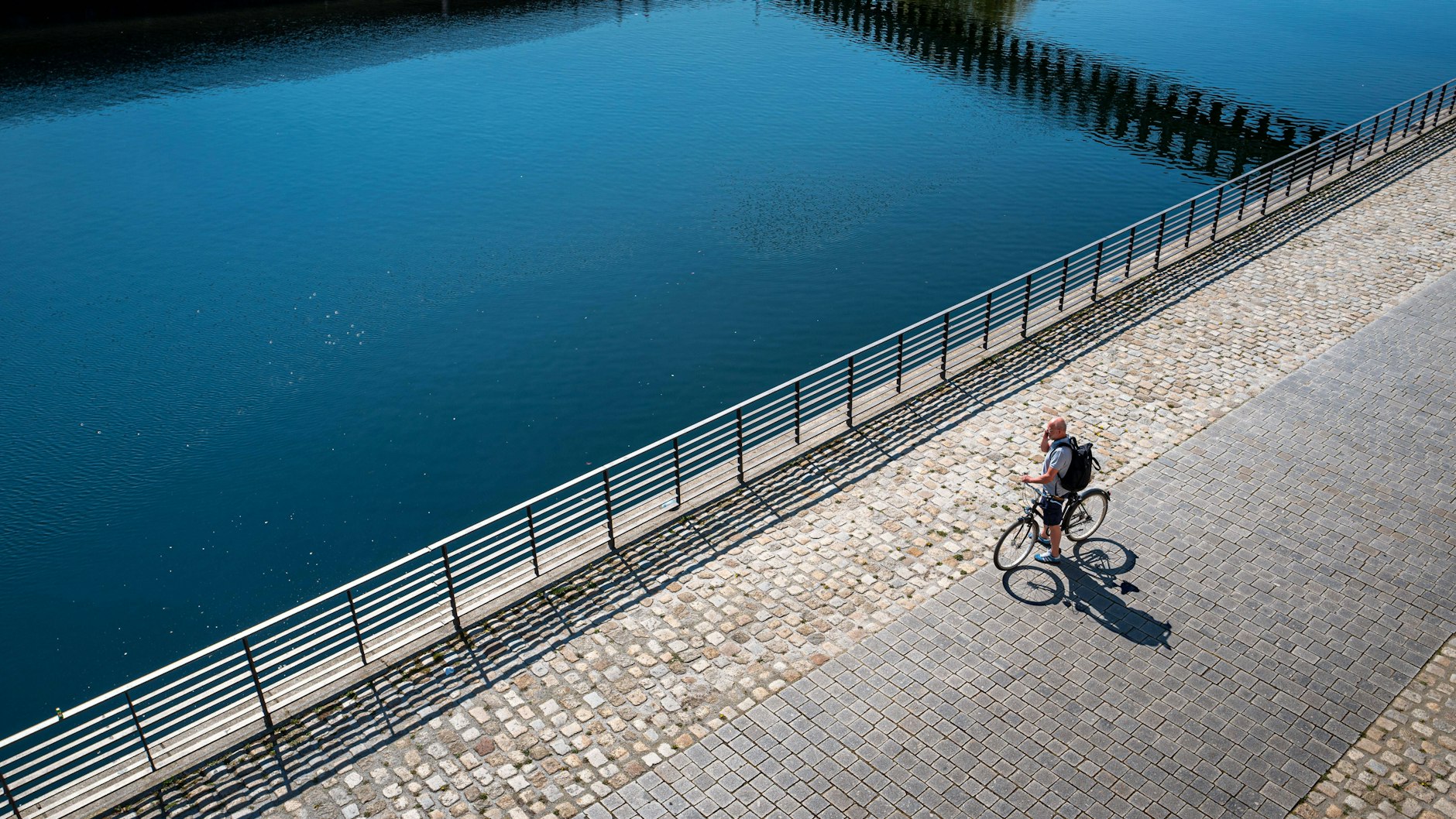 Manchmal ist selbst in einer Großstadt wie Berlin genügend Platz da zum Abstand-Halten.