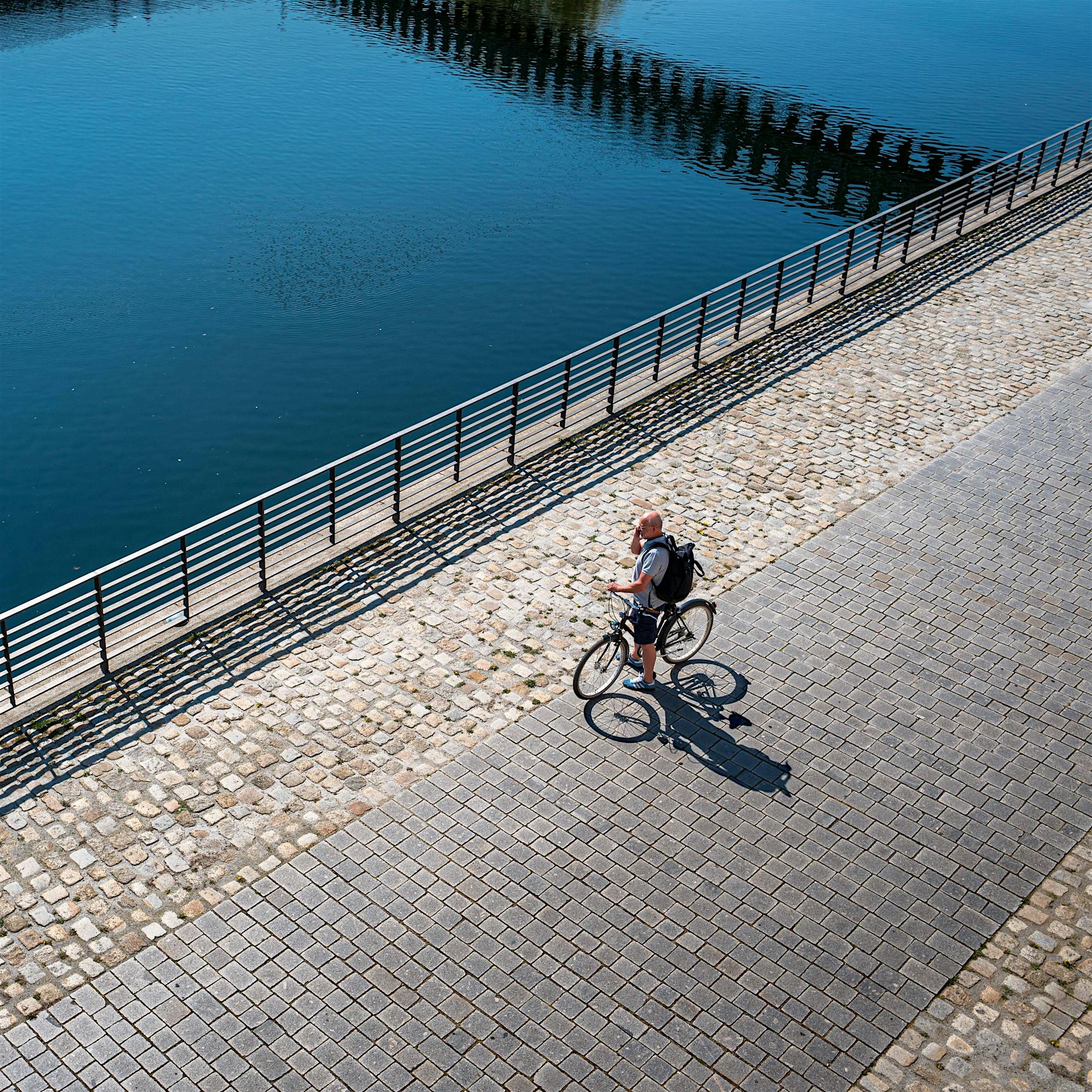 Eine Frage des Abstands, oder: Der Mann mit den vielen Muskeln