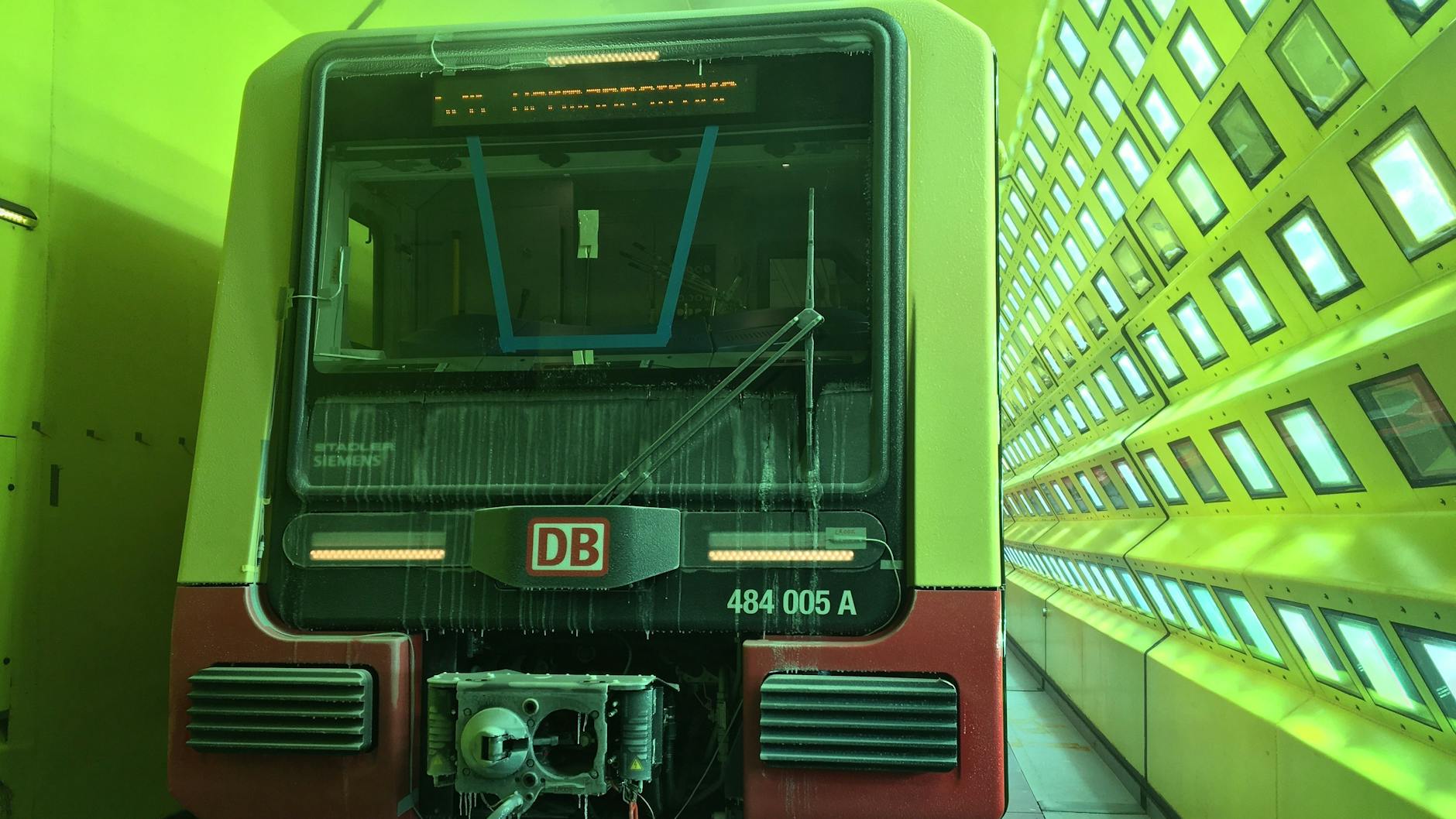 Bereit für den Berliner Winter: In der Klimakammer des Rail Tec Arsenals in Wien wurde ein Zug der neuen S-Bahn-Generation extremen Wetterlagen ausgesetzt – auch klirrendem Frost. 