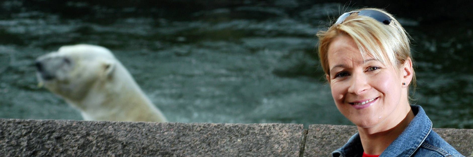 Eisschnelllauf-Olympiasiegerin Claudia Pechstein, hier bei einem Besuch im Berliner Tierpark, will für die CDU in den Bundestag einziehen. 