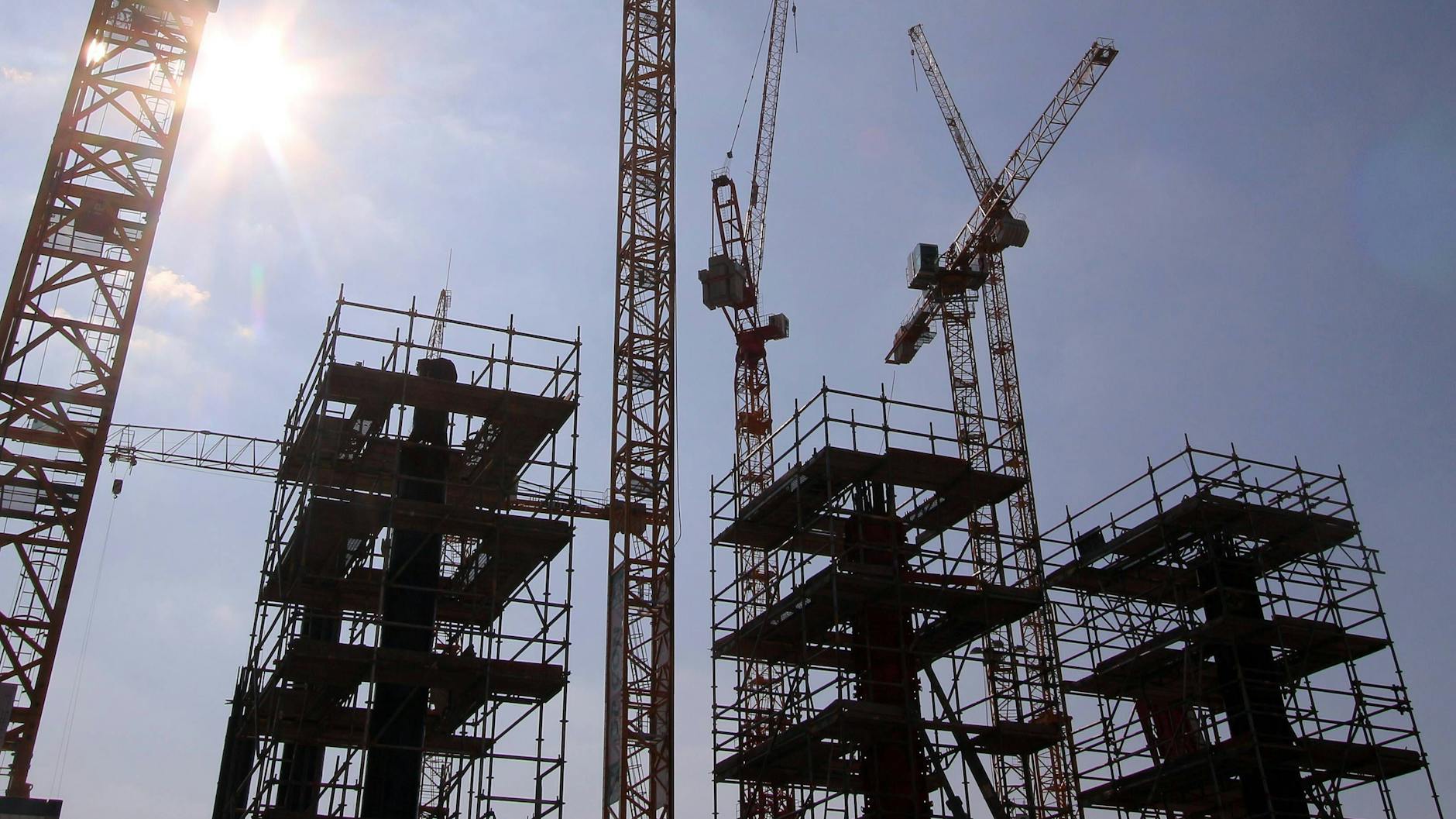 Im ersten Quartal ist die Wirtschaftsleistung noch eingebrochen, doch die Zeichen stehen auf Aufschwung (Symbolbild). 