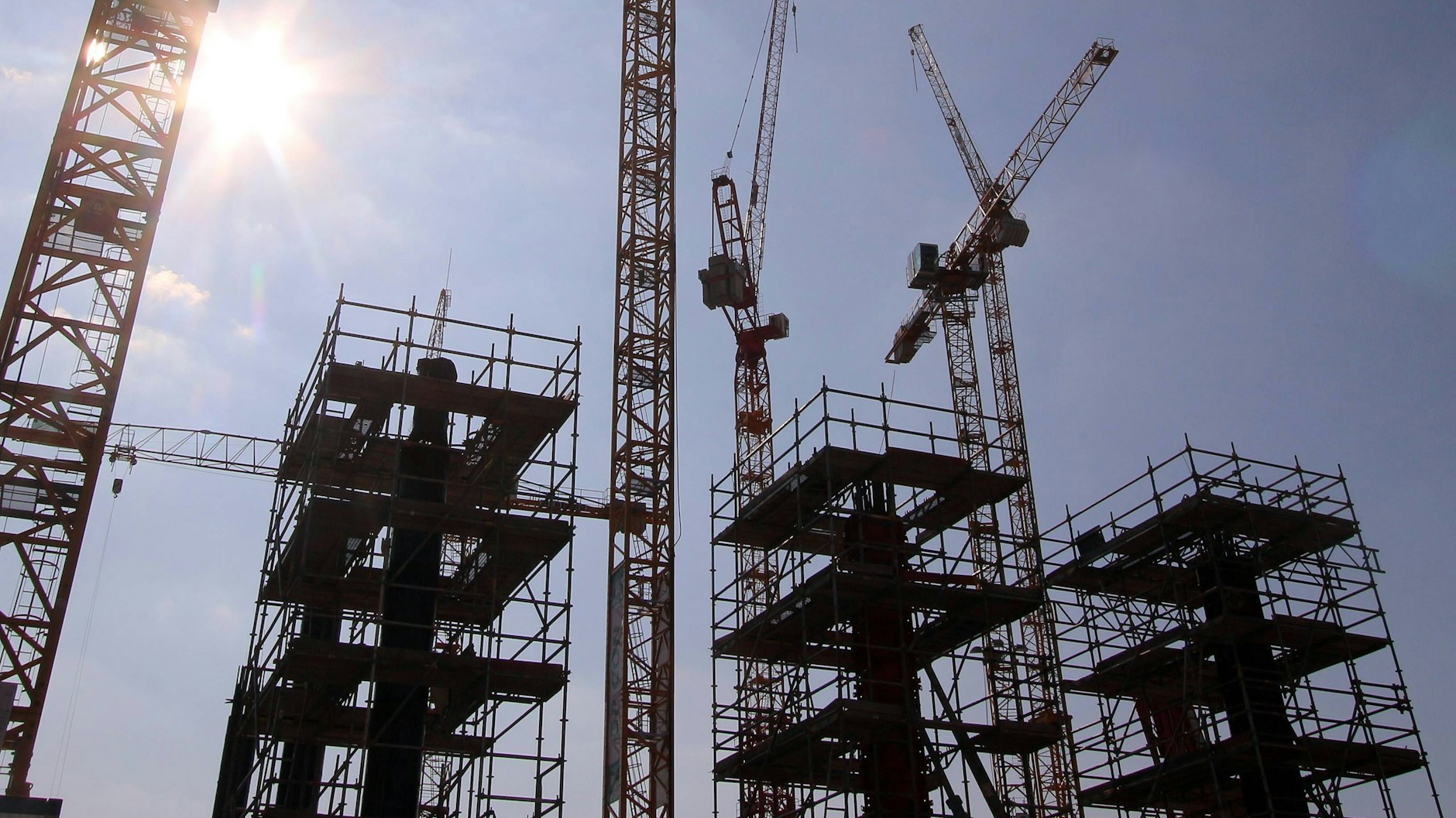 Im ersten Quartal ist die Wirtschaftsleistung noch eingebrochen, doch die Zeichen stehen auf Aufschwung (Symbolbild).&nbsp;