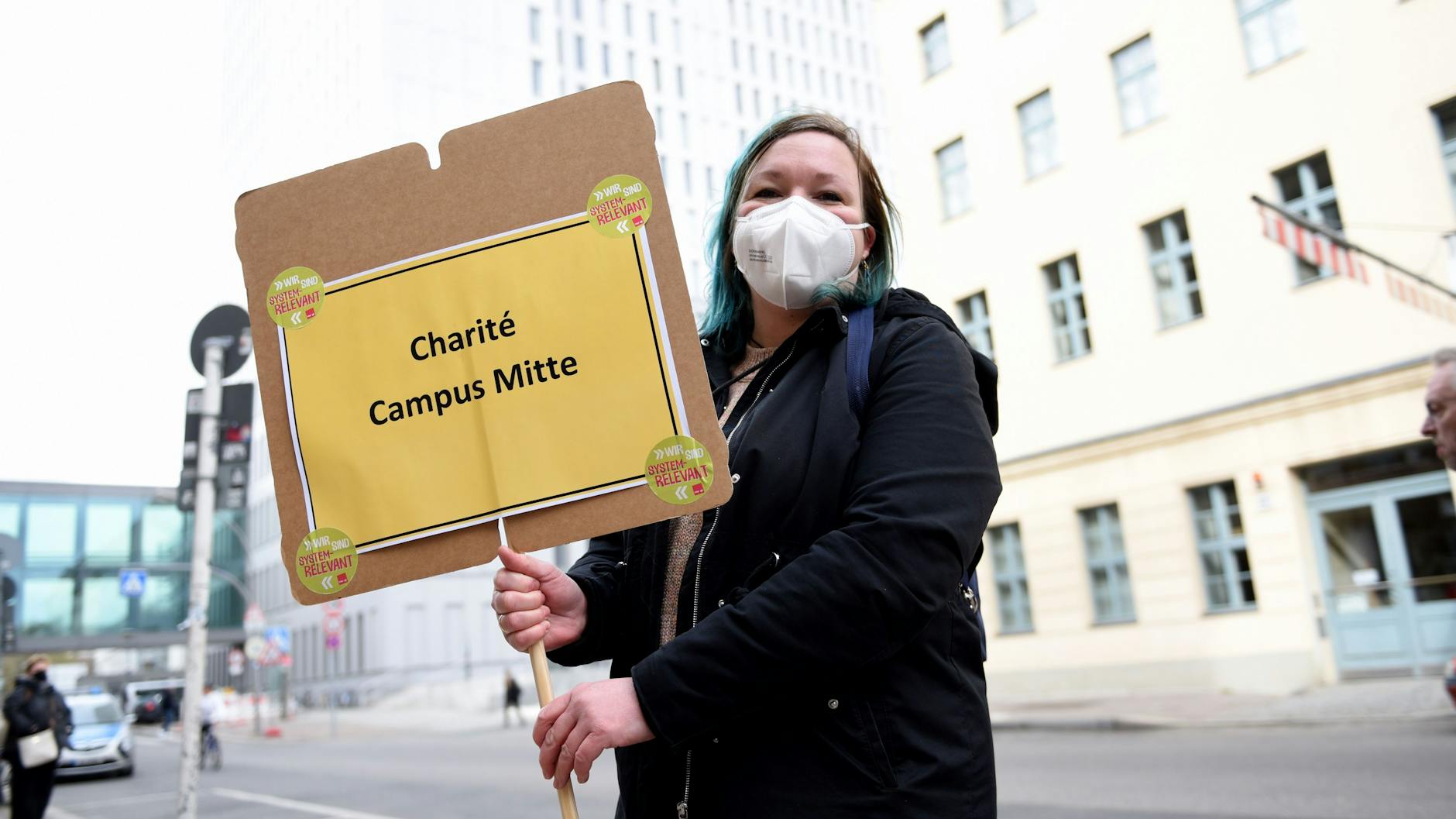 Astrid Gedigk ist examinierte Pflegekraft in der Neurologie der Charité. Sie demonstriert für mehr Personal.
