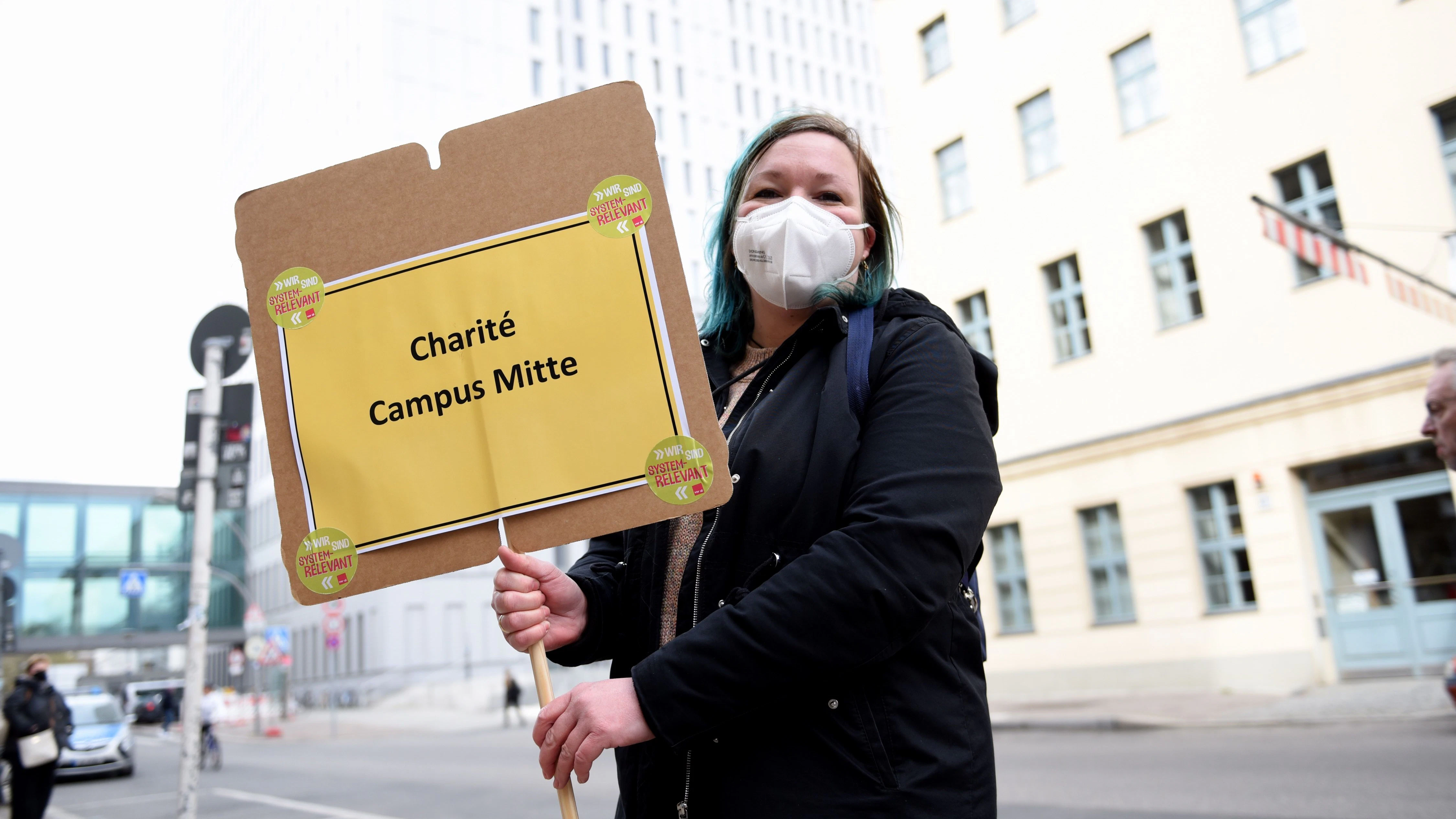 Astrid Gedigk ist examinierte Pflegekraft in der Neurologie der Charité. Sie demonstriert für mehr Personal.
