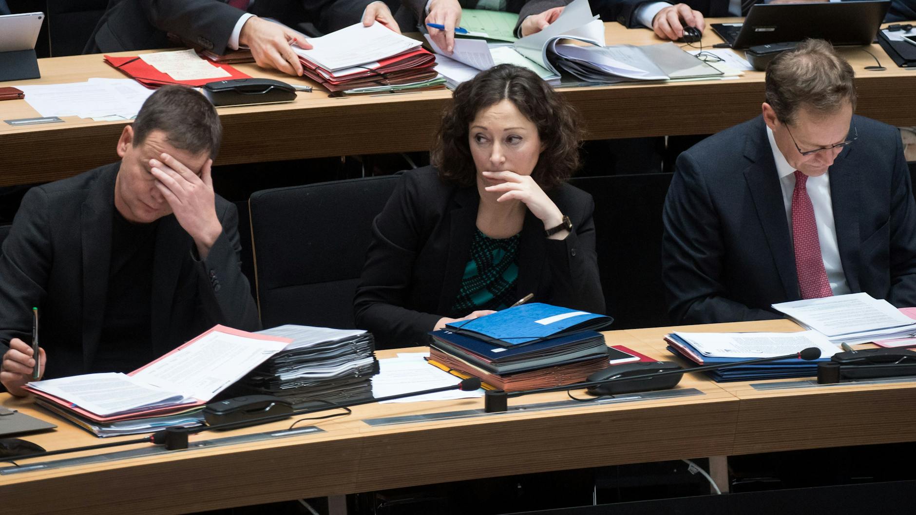 Klaus Lederer (left, Die Linke), culture minister, Ramona Pop (centre, Die Grünen), economy minister, and Michael Müller (SPD), our mayor. If he had covered his ears this picture would be perfect.