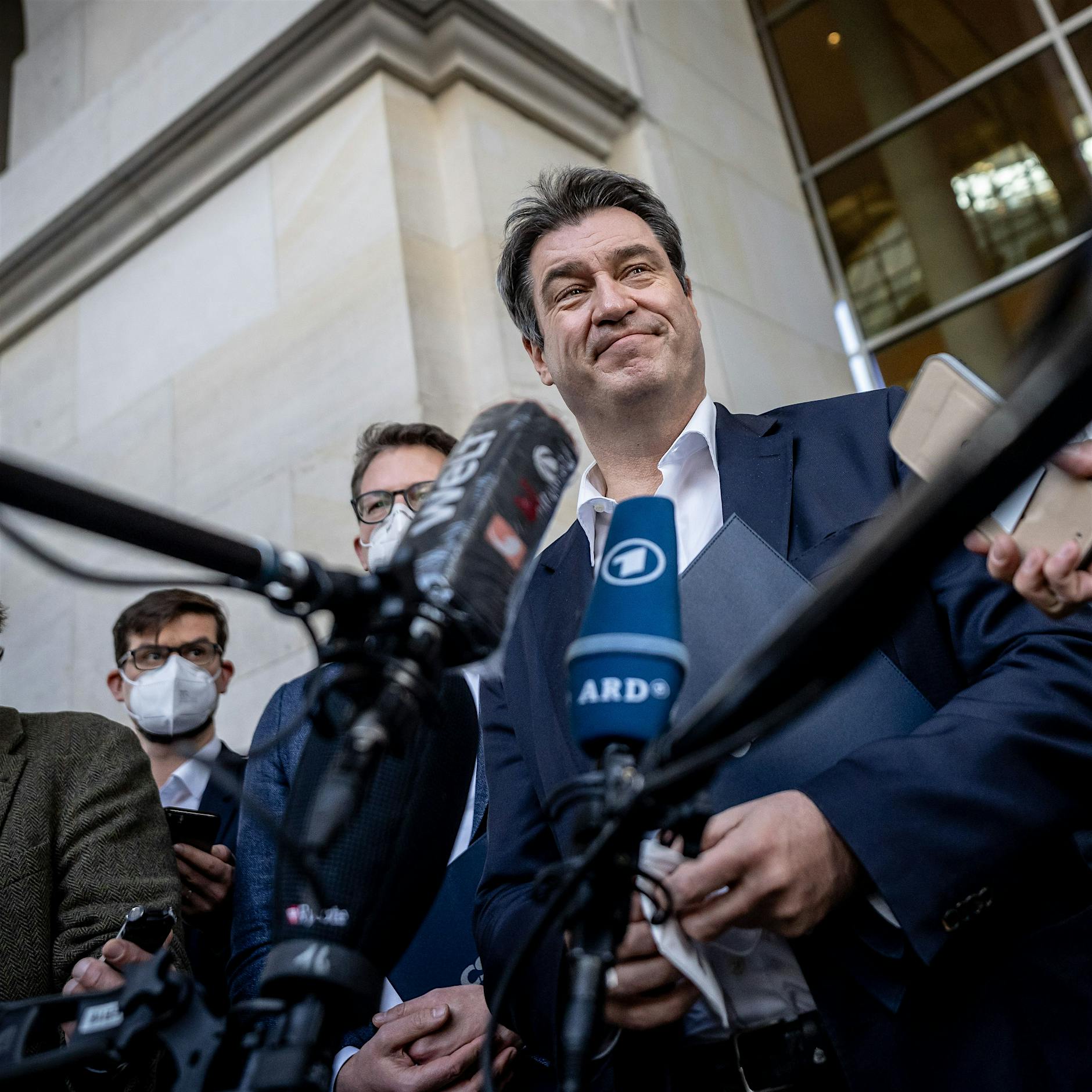 Duell um die Kanzlerkandidatur: Armin Laschet verliert an Boden