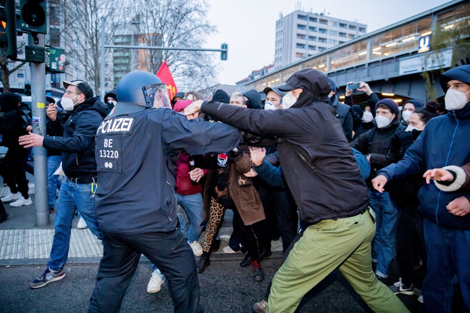 Demo gegen gekippten Mietendeckel: Ausschreitungen und 48 ...