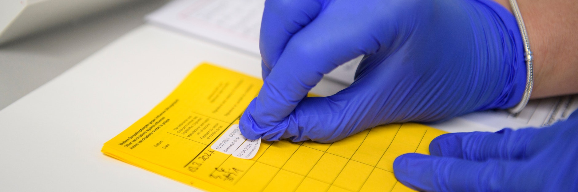 Ein Impfpass. (symbofoto)