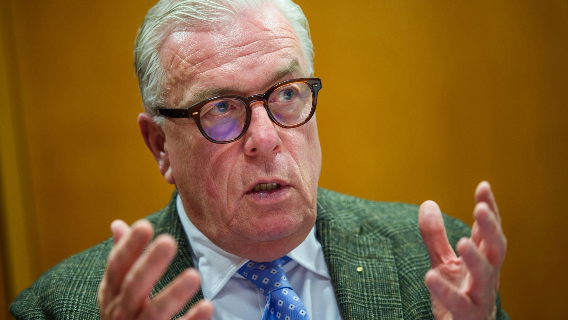 Spaziergänge im Freien oder auch Sport im Park sind keine Infektionstreiber, sagt Klaus Reinhardt, Präsident der Bundesärztekammer und Facharzt für Allgemeinmedizin.