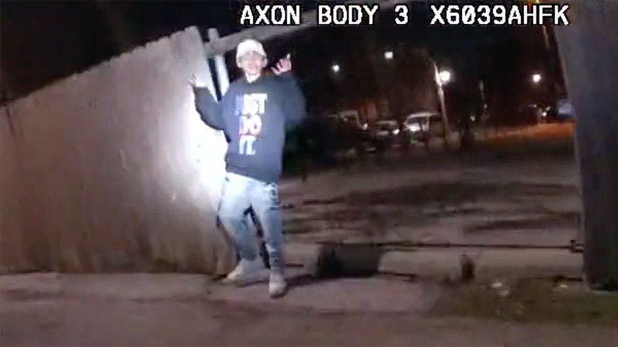 Die Bodycam eines Polizisten hat gefilmt, wie Adam Toledo beim Einsatz zu Tode kam.