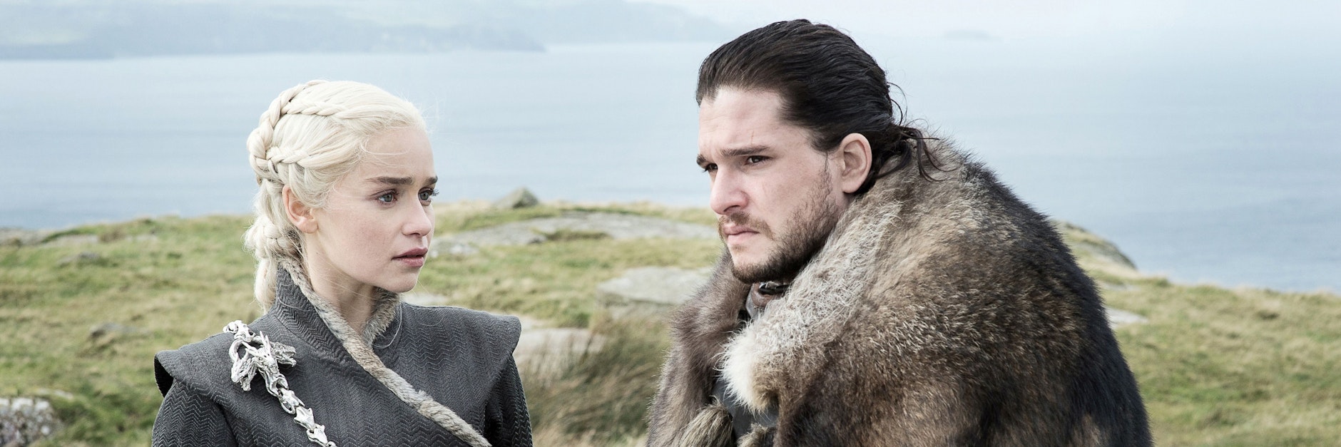 Kit Harington als Jon Schnee und Emilia Clarke als Daenerys Targaryen in einer Folge der siebten Staffel der Serie „Game of Thrones“.