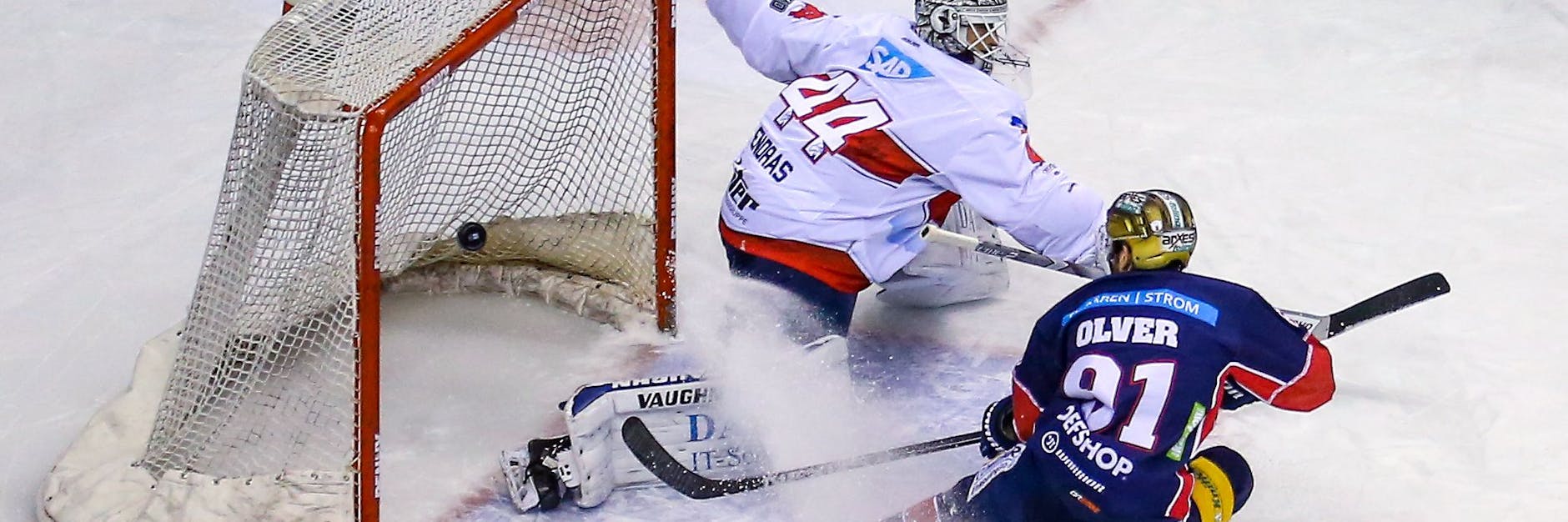 Mark Olvers Tor zum 1:2 ist zu wenig, um die Adler Mannheim zu bezwingen. 