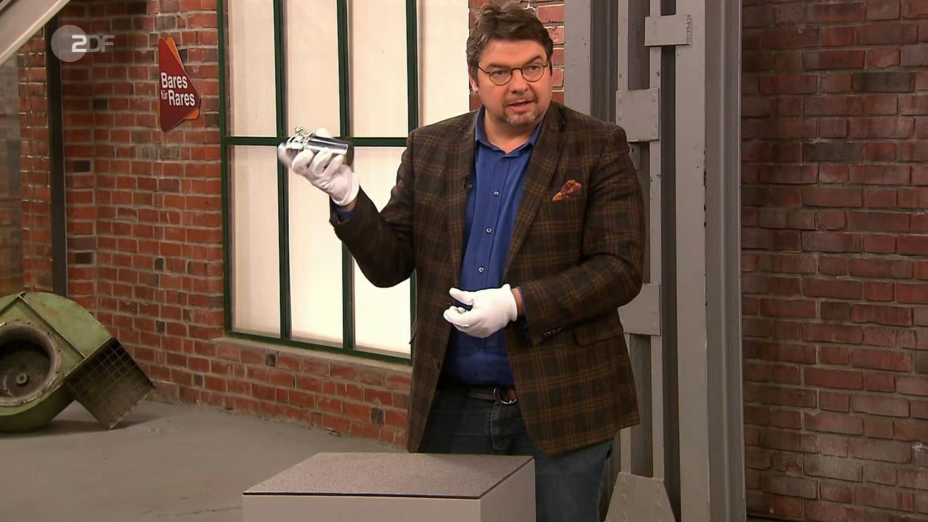 Legt 1050 Euro für einen Cocktail-Shaker hin: „Bares für Rares“-Händler Daniel Meyer.