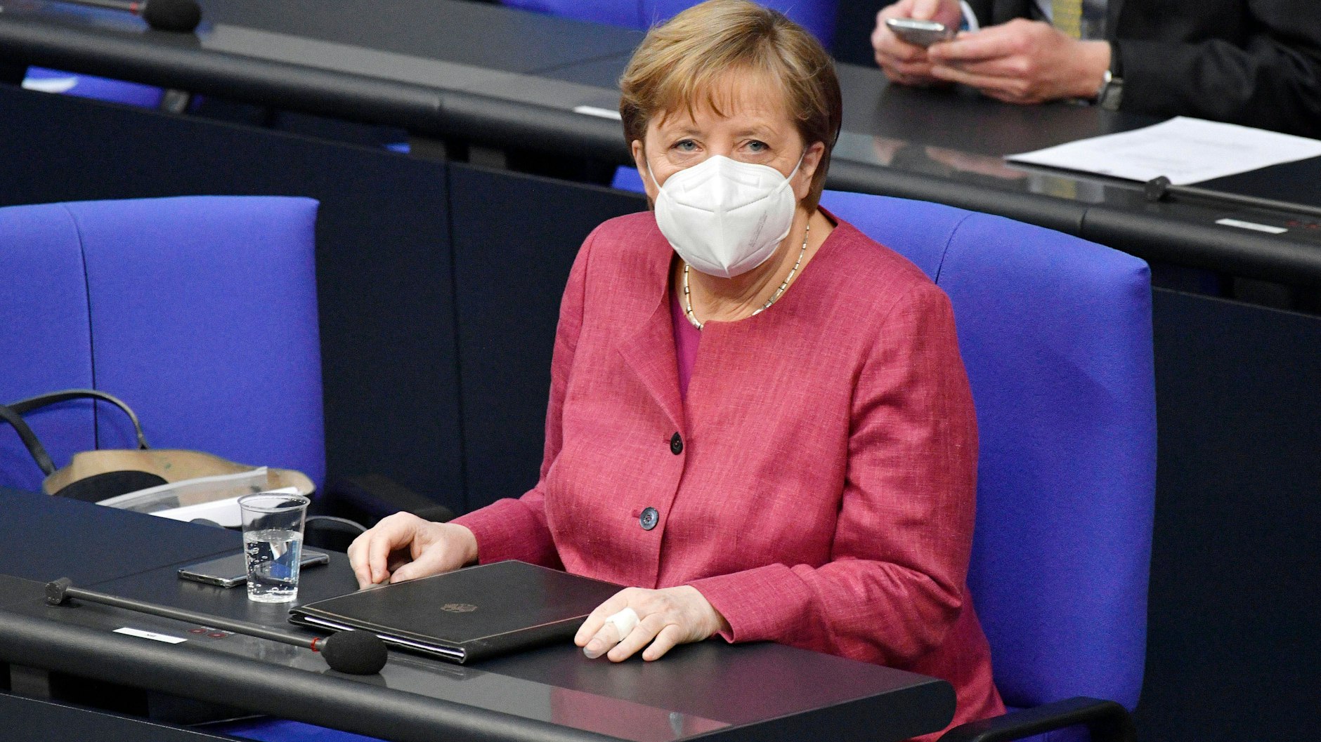 Hat wie die meisten geduldig gewartet: Bundeskanzlerin Angela Merkel.