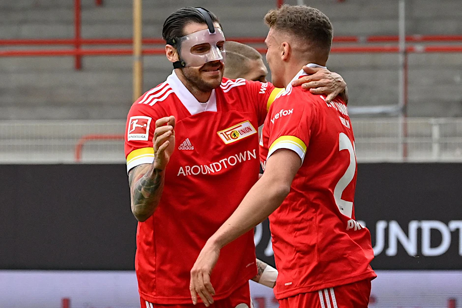 Christopher Trimmel und Grischa Prömel bejubeln ihre erfolgreiche Kooperation zum 1:0.