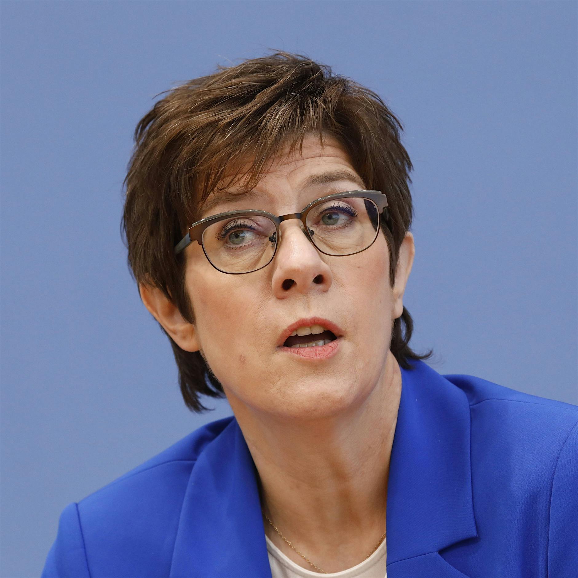 Streit um Kanzlerkandidatur: Kramp-Karrenbauer wirft CSU mangelnden Respekt vor