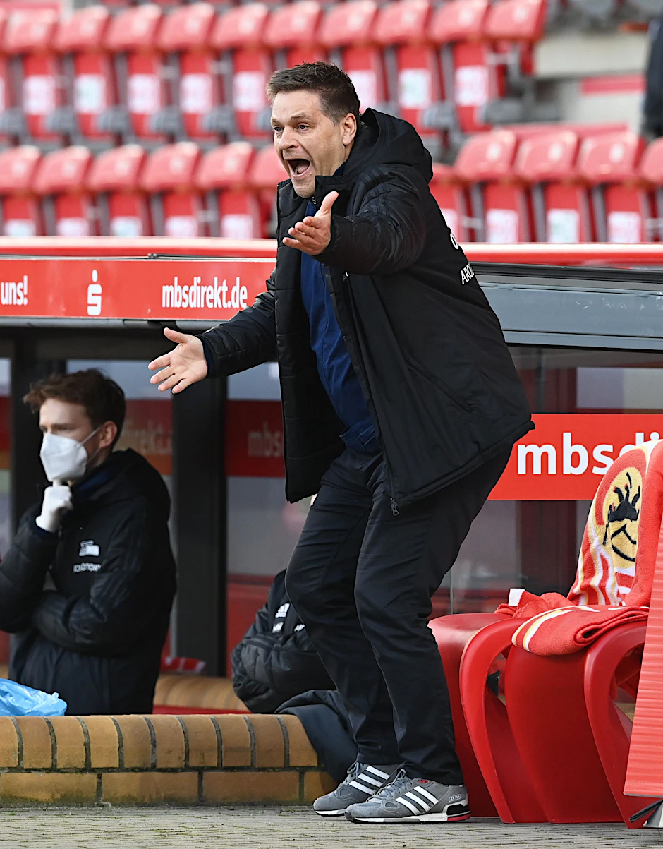Wütend gestikuliert Unions Manager Oliver Ruhnert in der Schlussphase eines heiß umkämpften Matches.&nbsp;