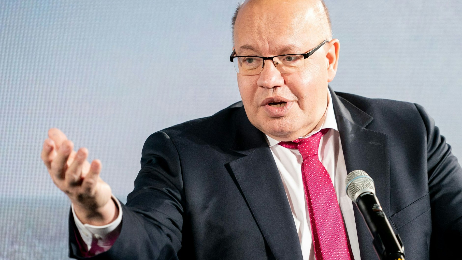 Bundeswirtschaftsminister Altmaier (CDU):&nbsp;„Überall auf der Welt, wo eine Infektionswelle erfolgreich gebrochen wurde, hat man das mit dem Instrument eines harten Lockdowns geschafft.“&nbsp;