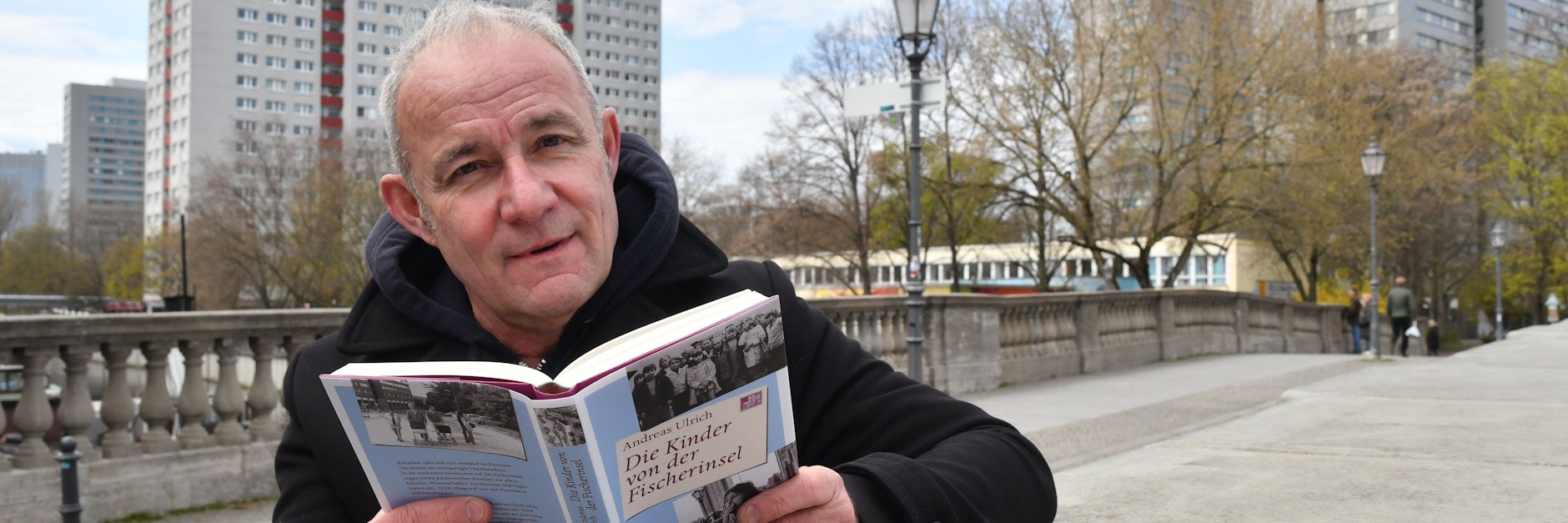 Andreas Ulrich hat auf der Fischerinsel große Teile seiner Kindheit verbracht. Jetzt hat er ein Buch über die Bewohner von damals und heute geschrieben.<br>