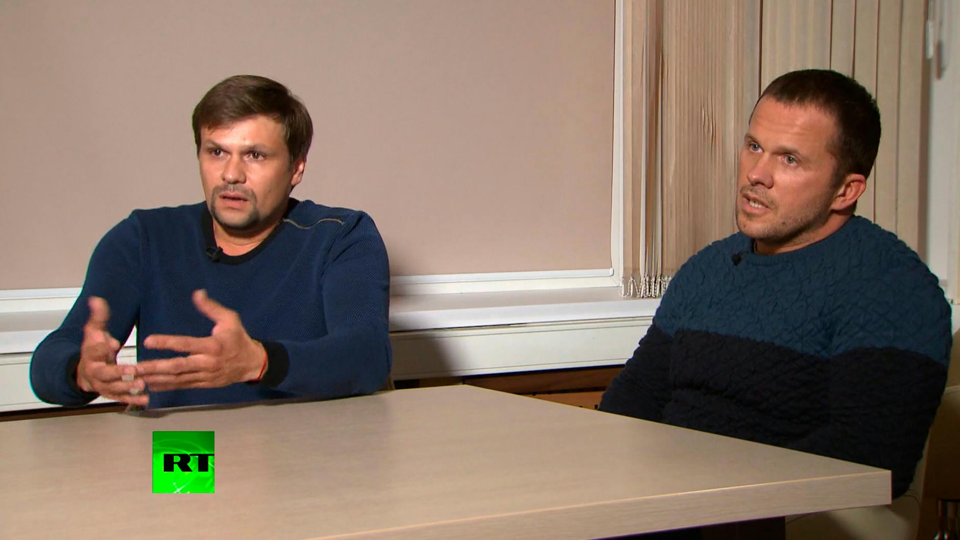 Die GRU-Agenten Anatoli Tschepiga (l.) und Alexander Mischkin erklärten im russischen Sender RT, sie seien 2018 als Touristen nach Salisbury gereist. 