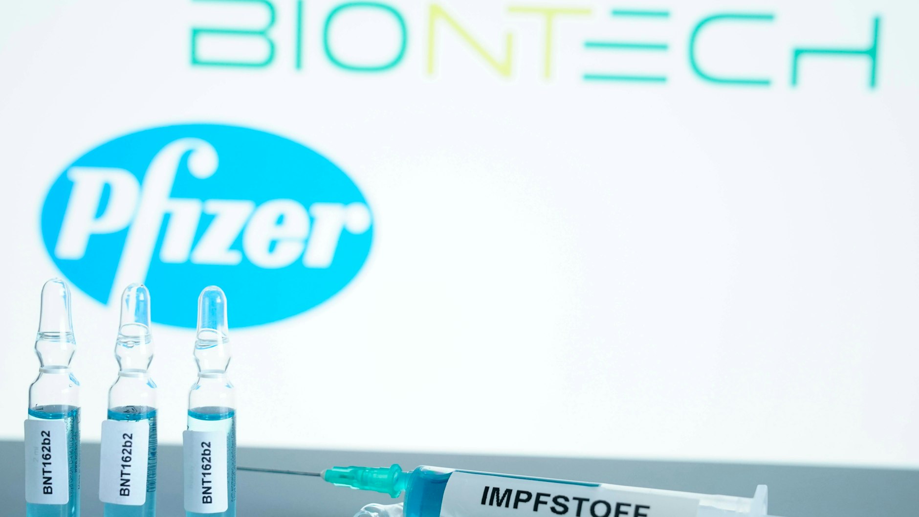 Biontech/Pfizer wird 600 Millionen Dosen des Corona-Impfstoffs an die EU liefern (Symbolbild).