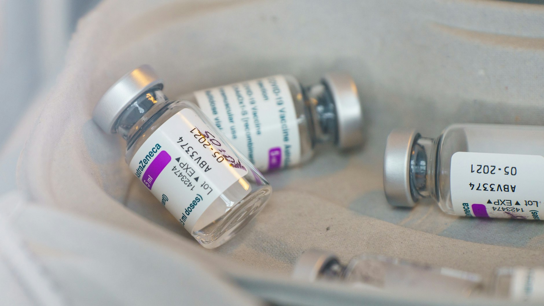 Aus vielzähligen Gründen wurde in Berlin Corona-Impfstoff vernichtet.