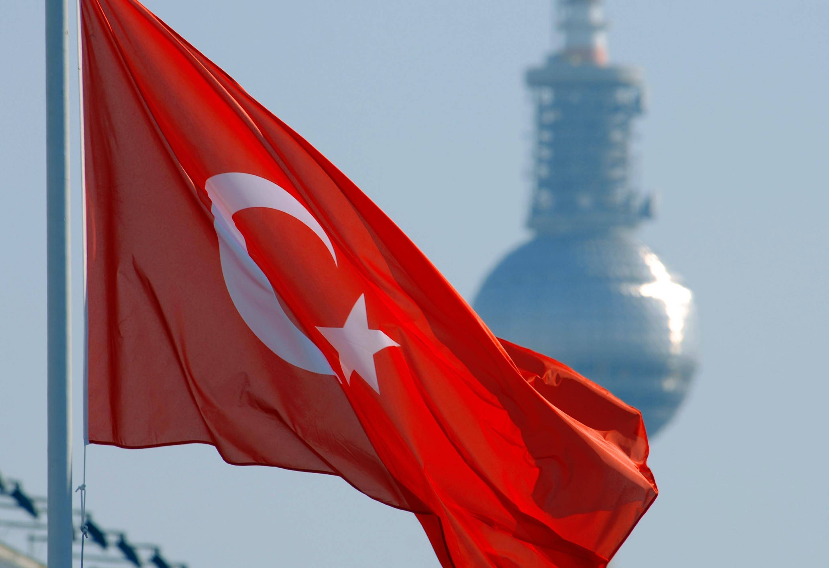 Türkische Bürger mit Grauen Pässen offenbar illegal nach Deutschland eingereist