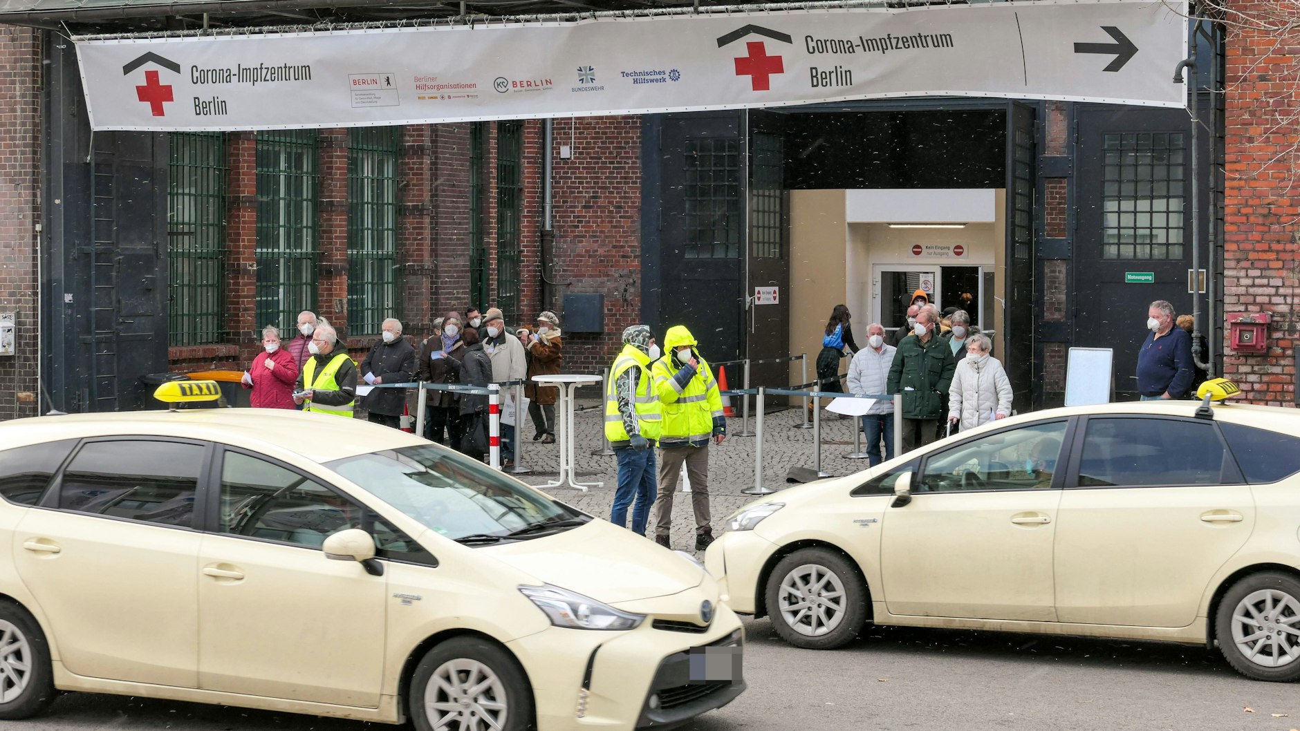 Berlin kommt mit dem Impfen nicht hinterher. Noch immer ist ein Großteil der Bevölkerung gegen das Coronavirus nicht geschützt. Sollte das Tübinger Modell hier eingeführt werden?