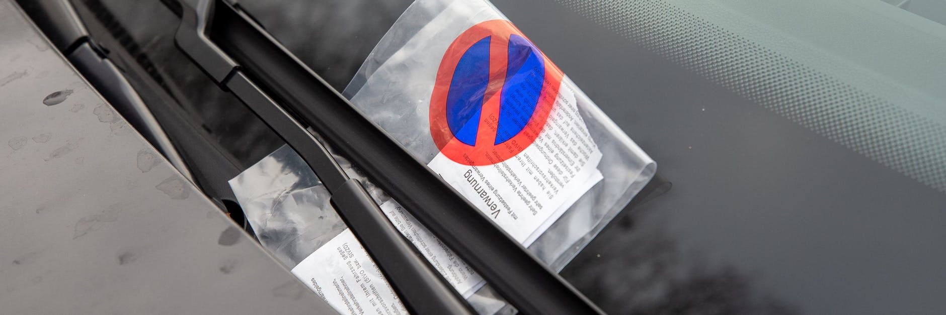 Genaues Hinschauen beim Parken in einer Kreuzung kann ein teures Knöllchen verhindern.