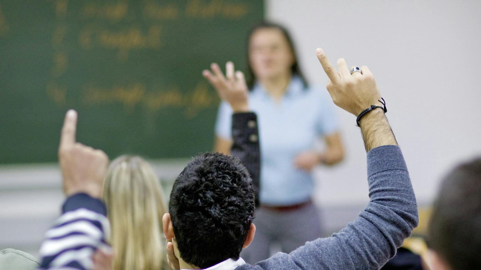 Der Lehrerverband will ab einem Inzidenzwert von 100 die Schulen schließen.