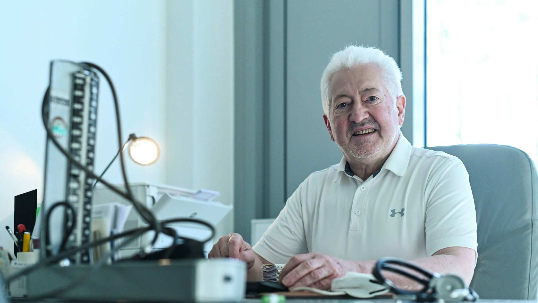 Wolfgang Kreischer ist Chef des Berliner Hausärzteverbandes. „Wir bekommen weniger Dosen, als bestellt wurden. Ärzte müssen festzugesagte Termine verlegen“, sagt er.<br>