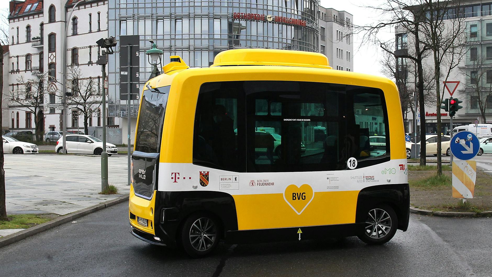 Ein E-Bus der BVG in Alt-Tegel Linie 328 A. 