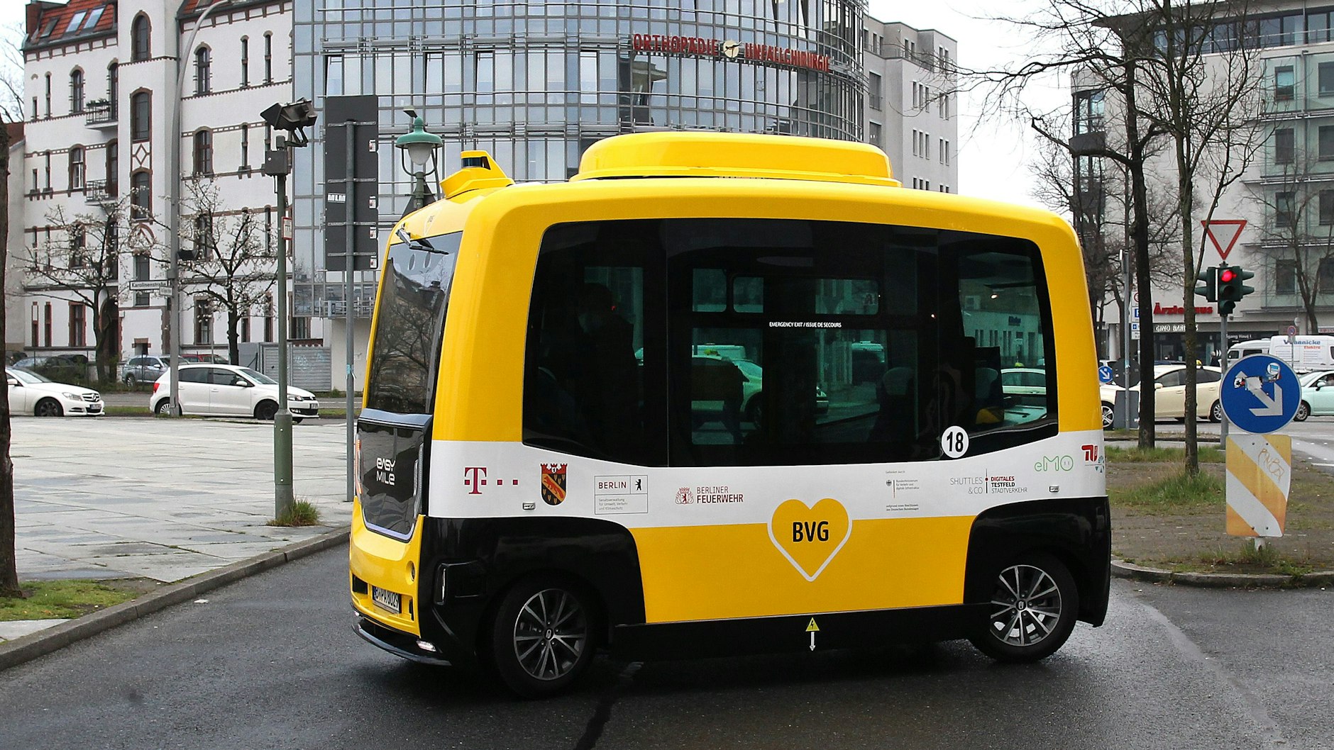 Ein E-Bus der BVG in Alt-Tegel Linie  328 A.&nbsp;